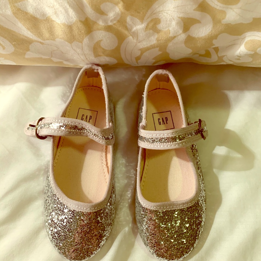 NWOT Gap Kids Shoes size 8 (toddler)